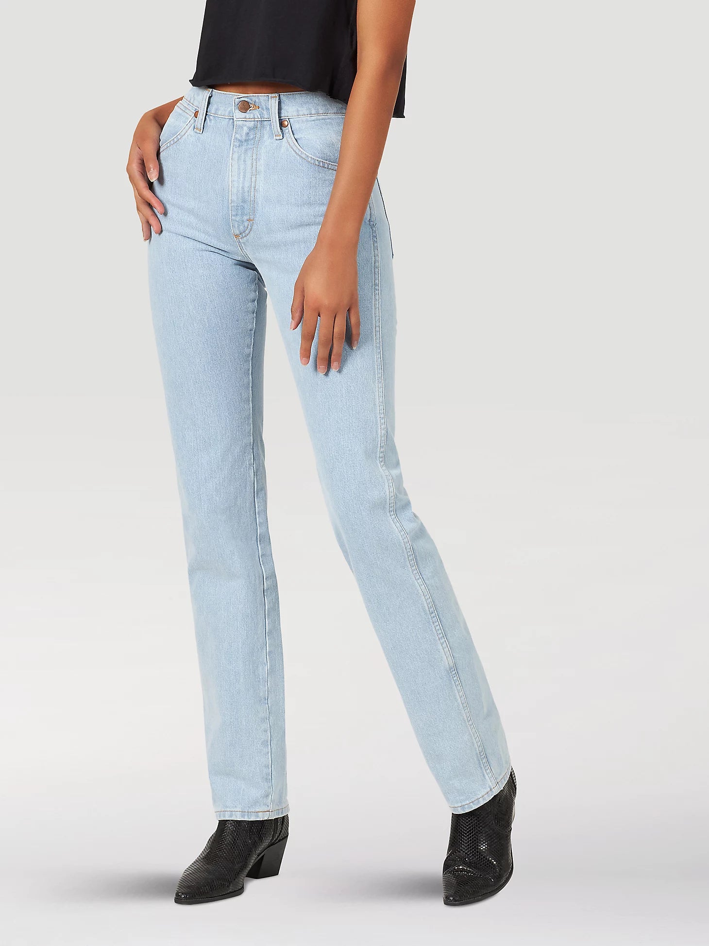 Women's Wrangler Cowboy Cut Slim Fit Jean in Bleach