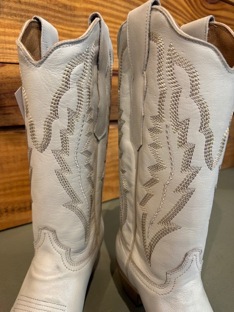 Circle G Ladies White Embroidered Traid Western Boot L6338