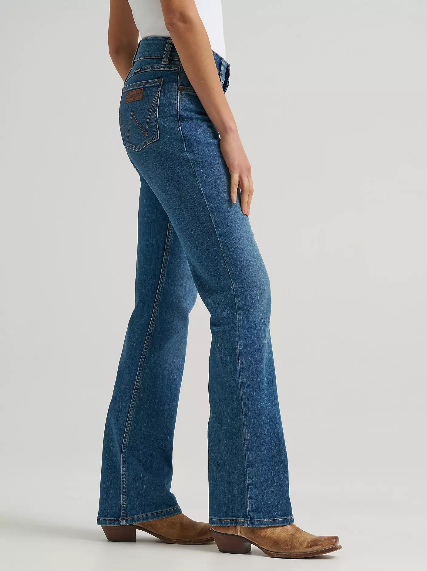 Women's Wrangler Retro® Mae Mid Rise Bootcut Jean - Nadia