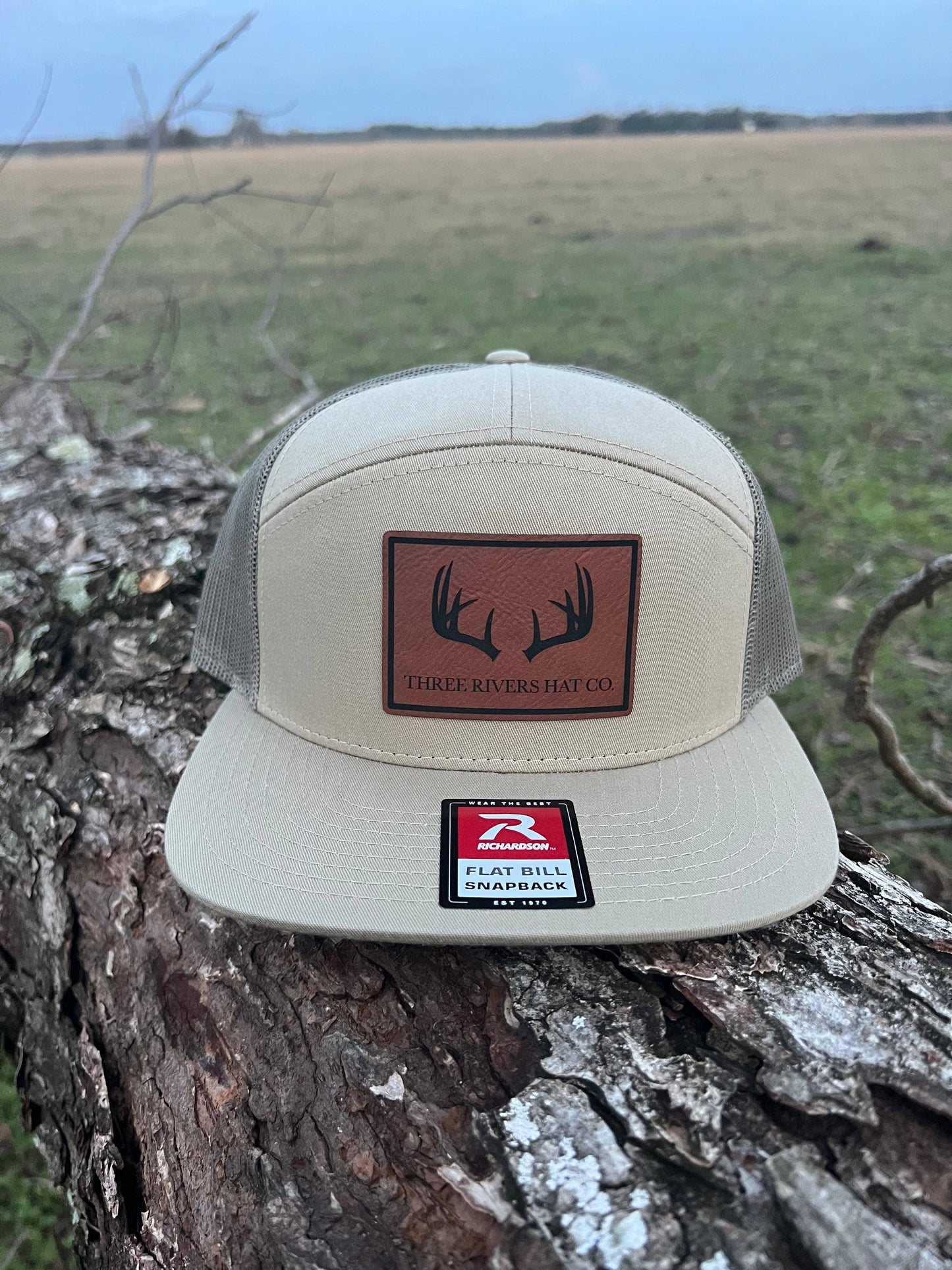 Deer Horns - Flatbill Snapback Hat - Richardson 168 7 panel: Solid Black
