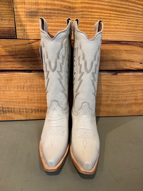 Circle G Ladies White Embroidered Traid Western Boot L6338