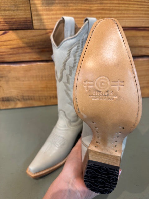 Circle G Ladies White Embroidered Traid Western Boot L6338