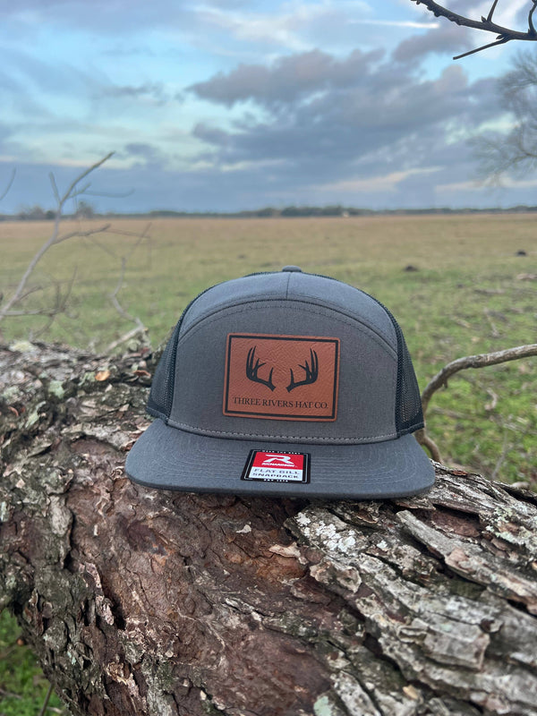 Deer Horns - Flatbill Snapback Hat - Richardson 168 7 panel: Solid Black