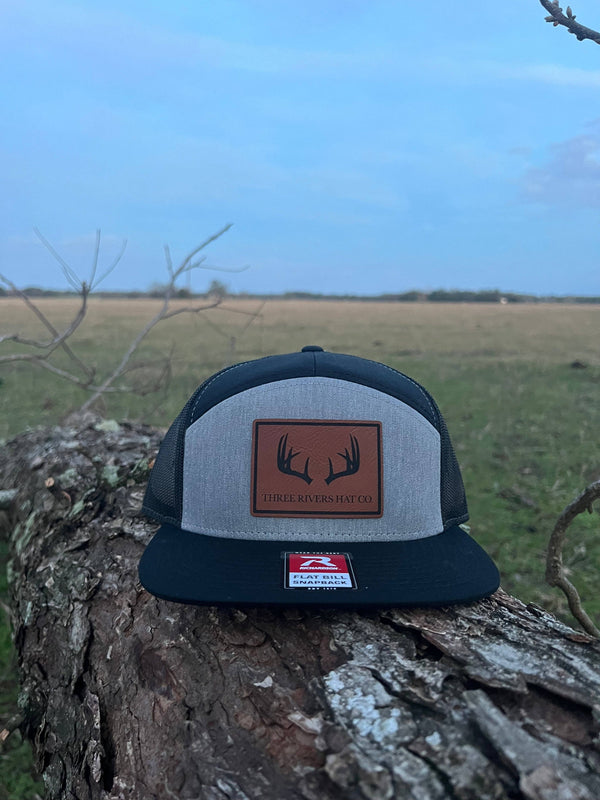 Deer Horns - Flatbill Snapback Hat - Richardson 168 7 panel: Solid Black