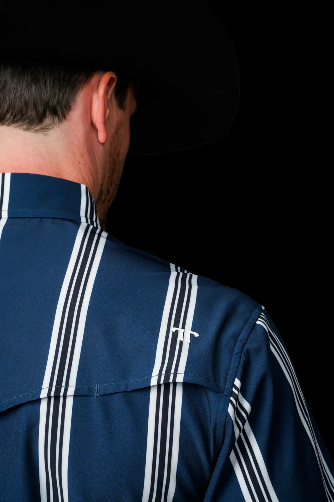 The Hatfield Short Sleeve Pearl Snap Shirt in Blue