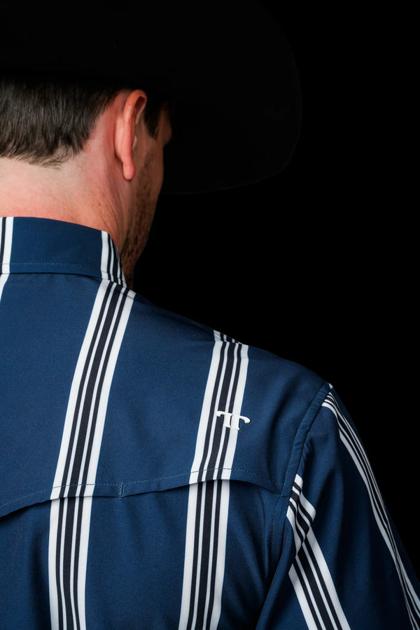 The Hatfield Short Sleeve Pearl Snap Shirt in Blue