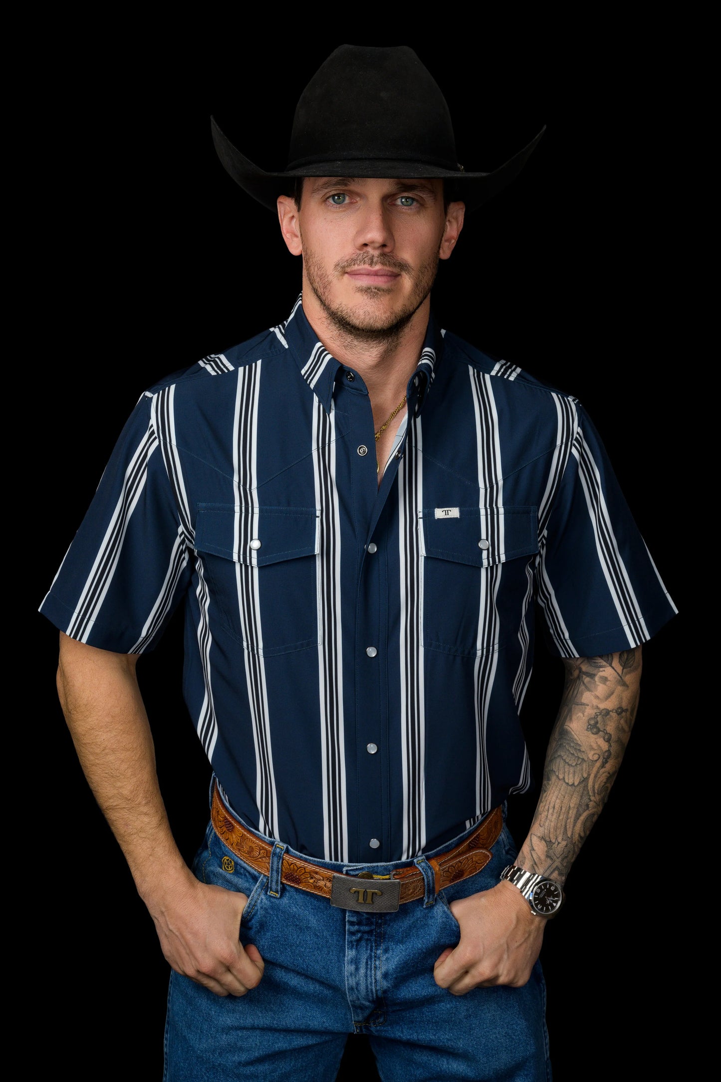 The Hatfield Short Sleeve Pearl Snap Shirt in Blue