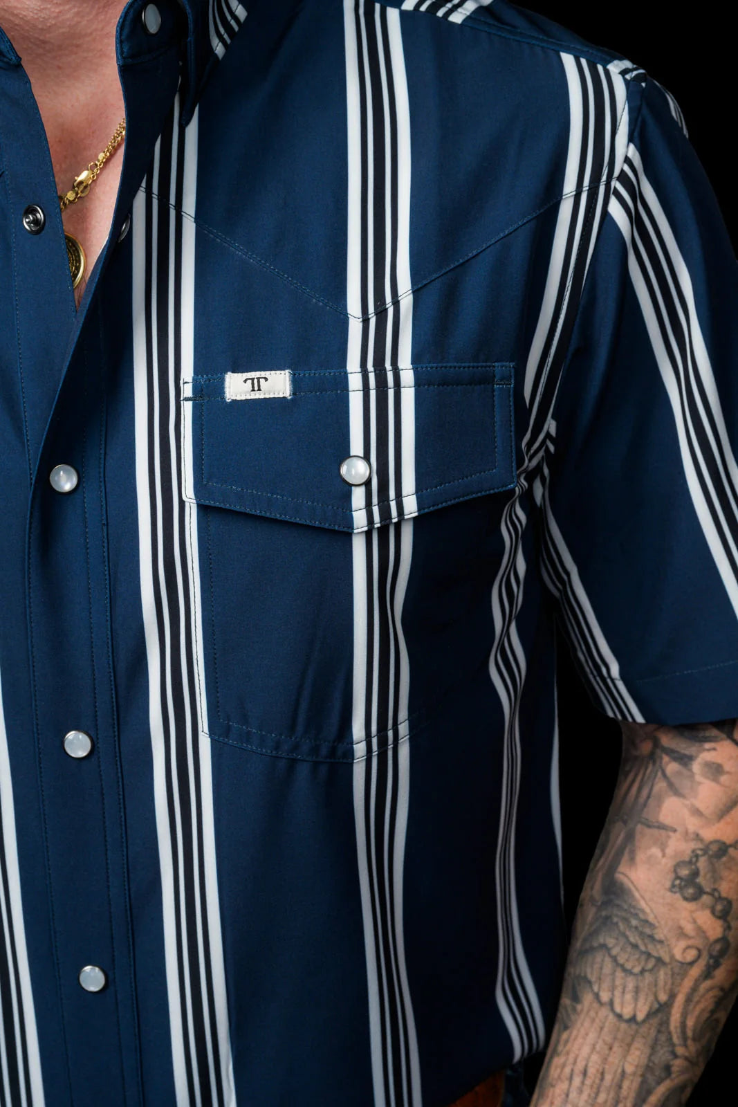 The Hatfield Short Sleeve Pearl Snap Shirt in Blue