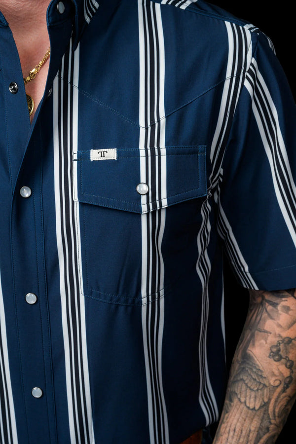 The Hatfield Short Sleeve Pearl Snap Shirt in Blue