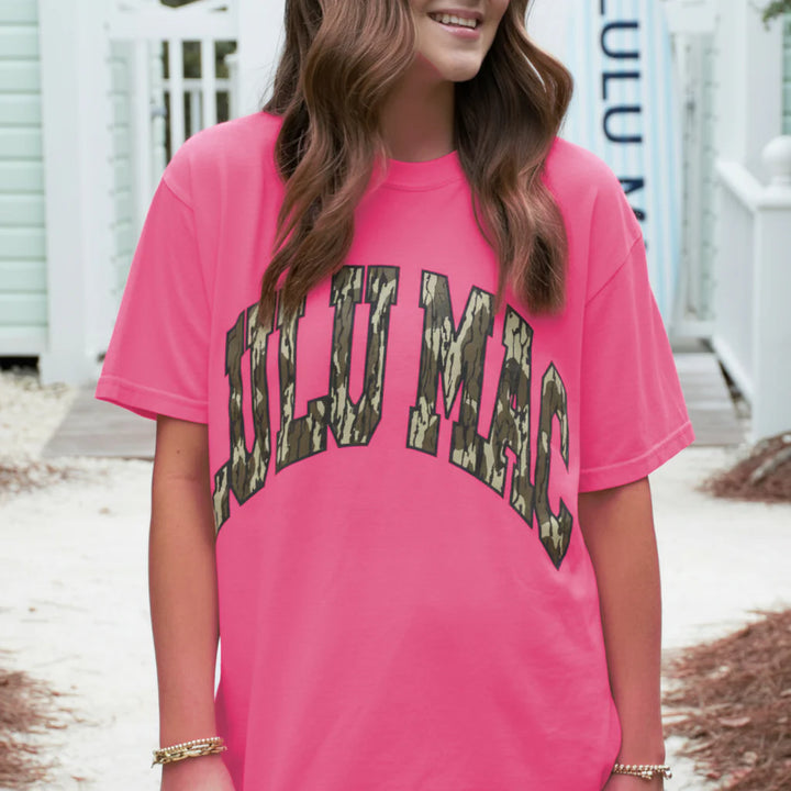 Women's Lulu Mac Mossy Oak T-Shirt - Neon Pink