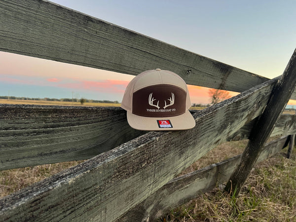 Classic Whitetail Rack - Flatbill Snapback Hat - Richardson 168: Khaki/Loden
